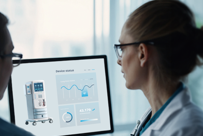 Keyvisual Medtech, Frau schaut auf Monitor