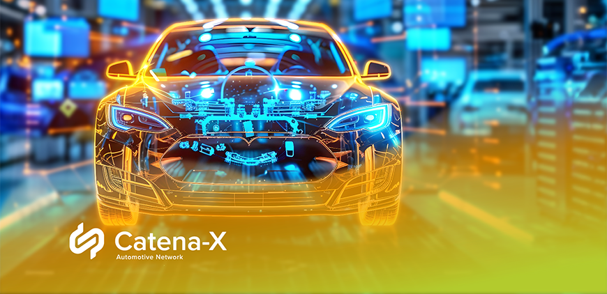 Auto mit digital visualisierten Komponenten in moderner Produktionsumgebung. „Catena-X“-Logo unten links.