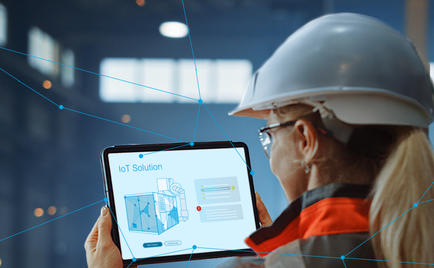 Keyvisual IoT: Frau schaut auf ein Tablet mit vernetzten Maschinen