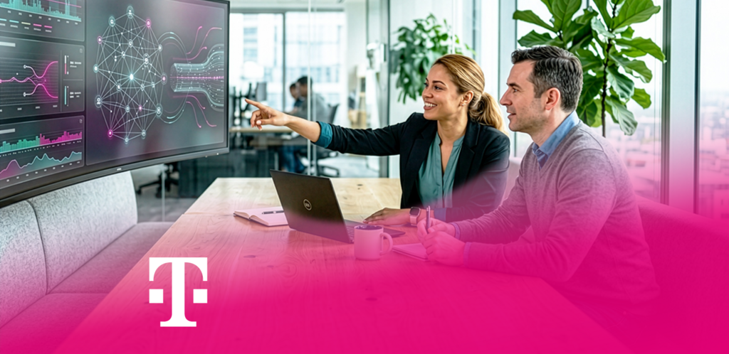 Zwei Personen analysieren Datenvisualisierung auf großem Display im Büro. Telekom-Logo unten.