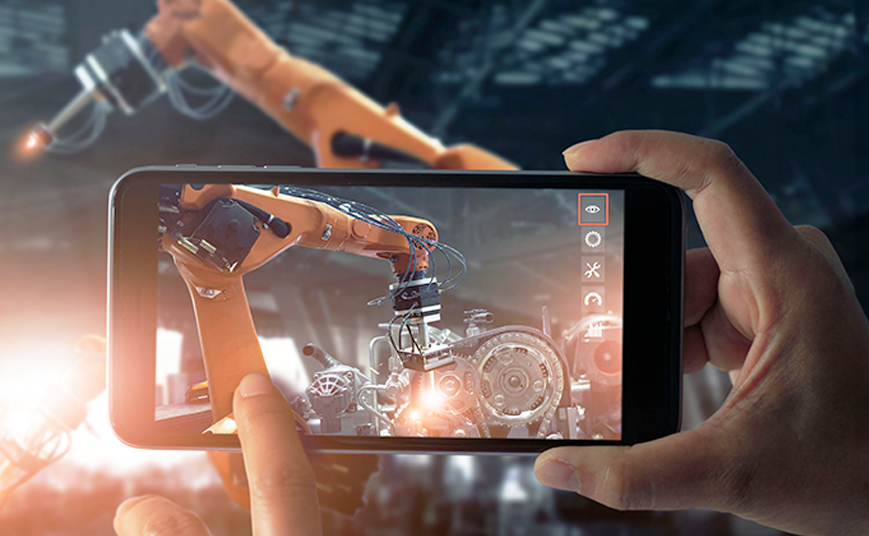 Smartphone filmt automatisierte KI-basierte Maschinen