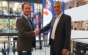 Stefan Meyer, Associated Partner bei doubleSlash und Dr. Rainer Pöltz, Director Business Development bei Microsoft freuen sich über die Ausweitung der Partnerschaft. 