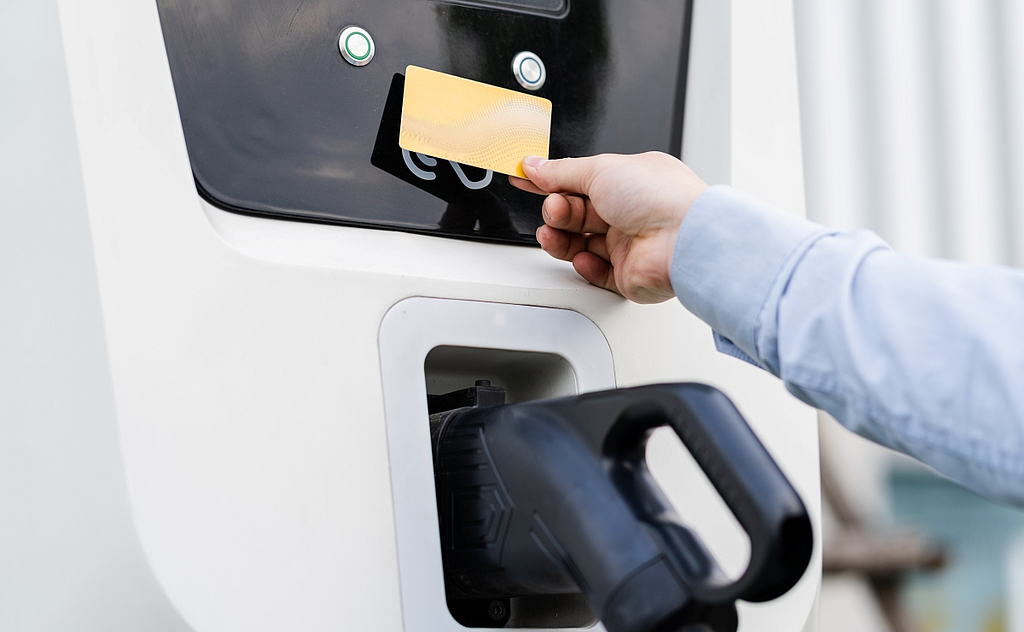 Ladekarte an Ladesäule für Elektromobilität und Monetarisierungslösung