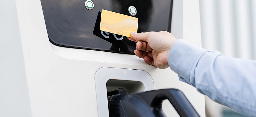 Ladekarte an Ladesäule für Elektromobilität und Monetarisierungslösung