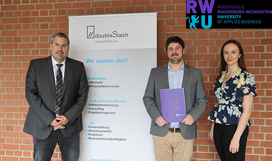 Aufnahme von Infostand an der RWU für Recruiting von Mitarbeitern