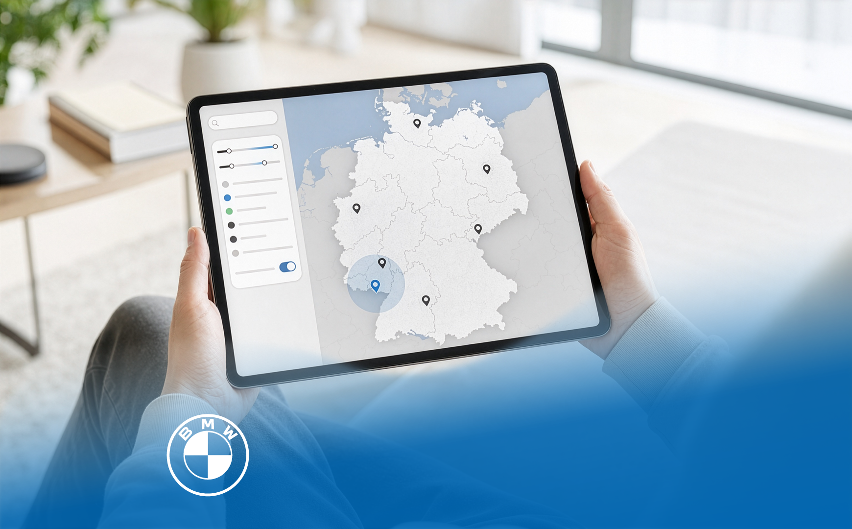 Tablet mit digitaler MINI-Händlersuche auf einer Deutschlandkarte.