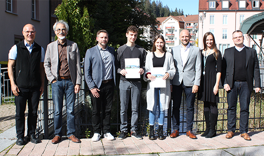 Gruppenbild Preisverleihung Grundstudium HFU